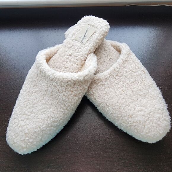 Universal Threads Sherpa Memory Foam Slippers - Picture 1 of 10